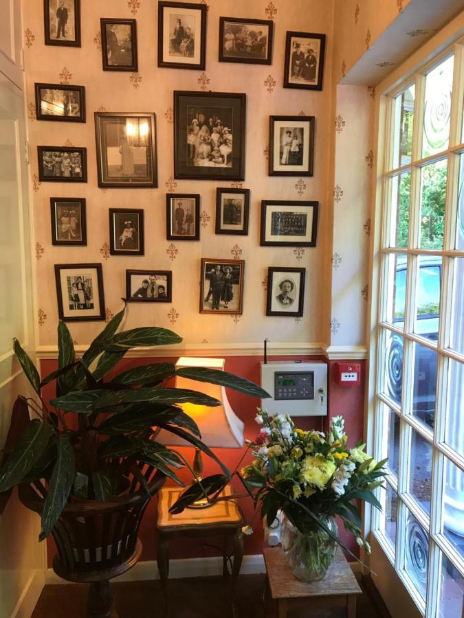 דורקינג Chart House Bed And Breakfast מראה חיצוני תמונה